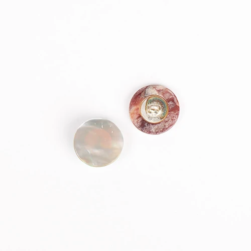 Guzik Drops na stopce biały muszla / 15 mm / 523