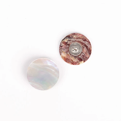 Guzik Drops na stopce biały muszla / 20 mm / 524