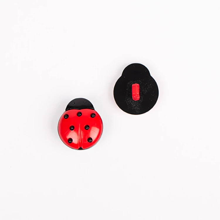 Guzik Drops biedronka plastikowy / 18 mm / 551