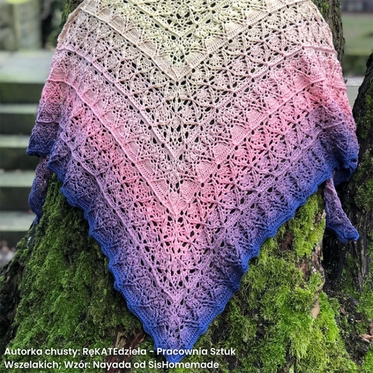 Autorka chusty: RęKATEdzieła - Pracownia Sztuk Wszelakich; Wzór: Nayada od SisHomemade; Szydełko: 3 mm; Rozmiar: 160x75 cm