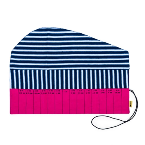 Etui Della Q na szydełka Roll case linen / fuchsia