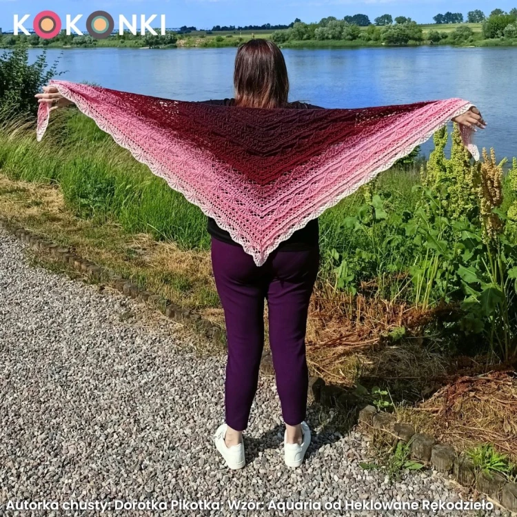 Autorka chusty: Dorotka Pikotka; Wzór: Aquaria od Heklowane Rękodzieło; Szydełko: 3,25 mm; Wymiary: 204/130 cm