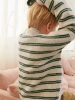 Wzór druty Sandnes Garn Aron Sweater Junior 2401_06 - w języku angielskim