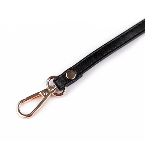 Uchwyt / rączka do torby z eko skóry z karabińczykiem / długość regulowana 68-120 cm / czerń - złoto / 890711
