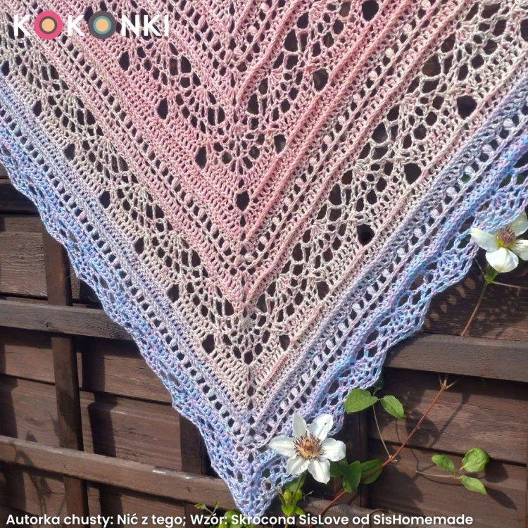 Autorka chusty: Nić z tego; Wzór: Skrócona SisLove od SisHomemade; Szydełko: 3,5 mm; Wymiary: 208x91 cm