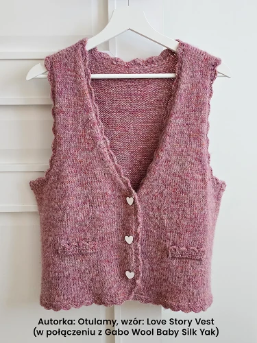 Autorka: Otulamy, wzór: Love Story Vest
(w połączeniu z Gabo Wool Baby Silk Yak)