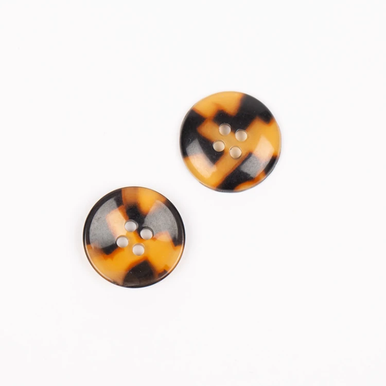Guzik Drops imitacja rogu skorupa żółwia / 20 mm / 715