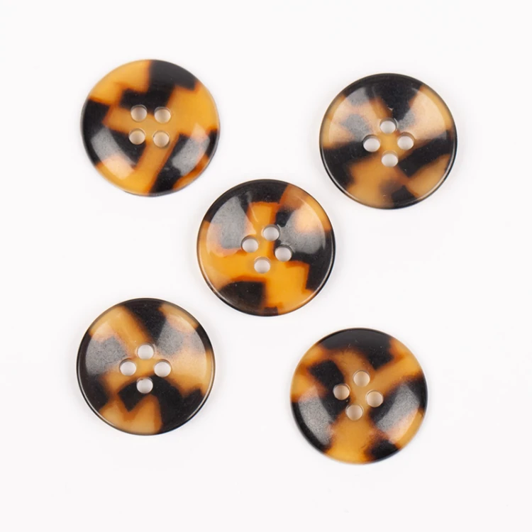 Guzik Drops imitacja rogu skorupa żółwia / 20 mm / 715