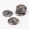 Guzik Drops imitacja drewna mocha / 23 mm / 702
