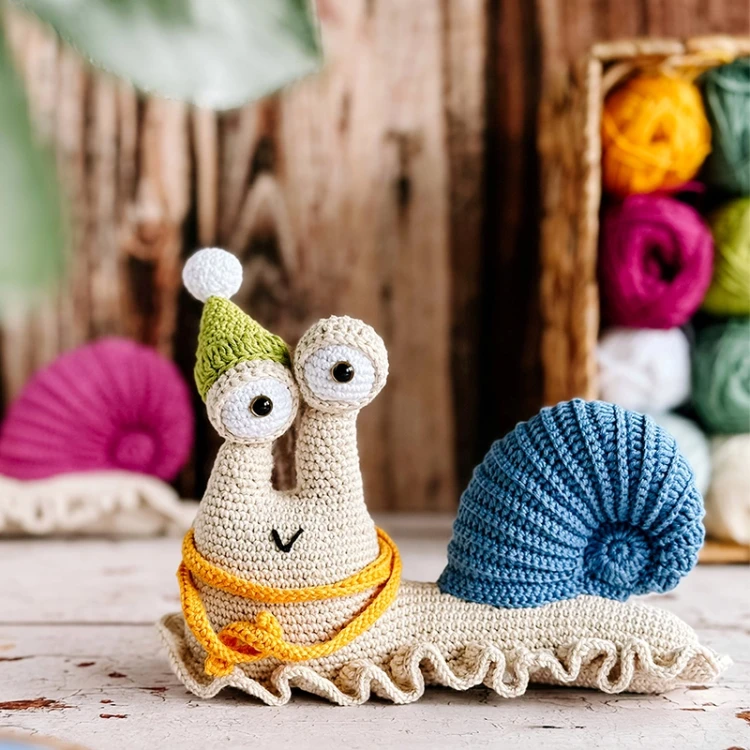 Zestaw na maskotkę amigurumi Ślimak Lucek od Gosi Golby @szydlaki_pluszaki