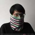 Autorka udziergu Agnieszka Narel;  Drops Fiesta:14 tęczowa posypka, 18 arbuz, 33 grafitowy .webp