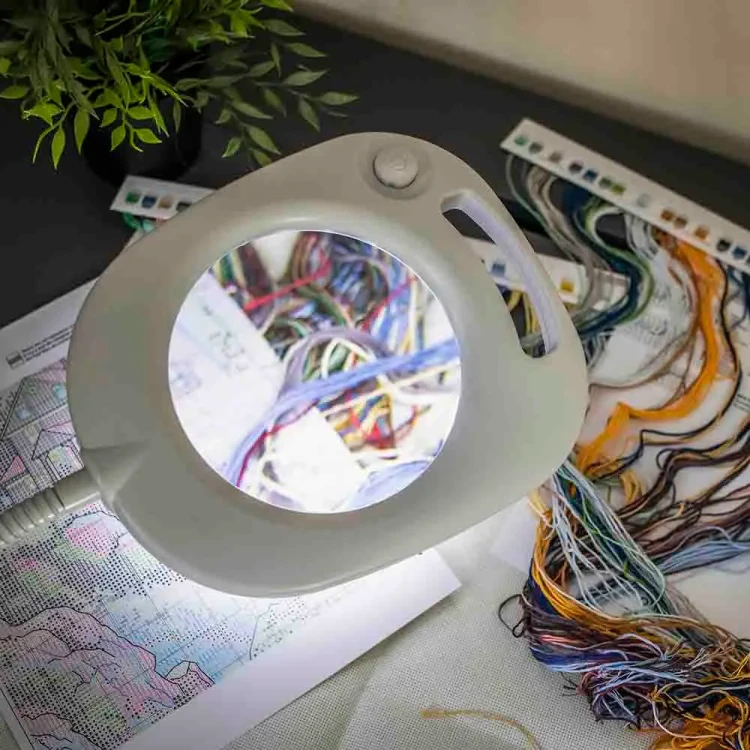 Lampa stojąca PURElite LED 4-in-1 ze szkłem powiększającym