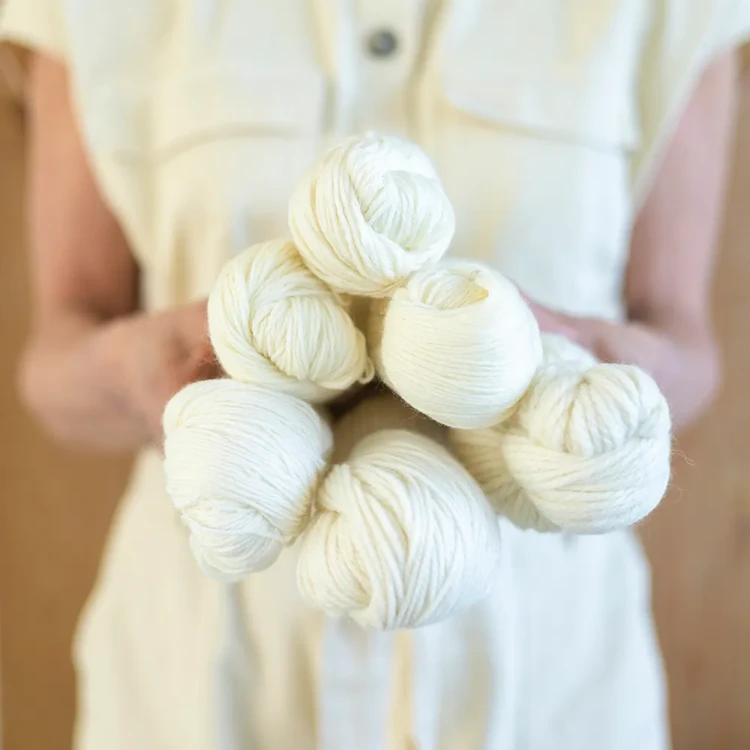 Włóczka / baza do farbowania Scheepjes Nakid Series Undyed Pure Wool Fingering / 400m / naturalny