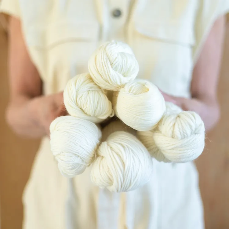 Włóczka / baza do farbowania Scheepjes Nakid Series Undyed Pure Wool Fingering / 400m / naturalny