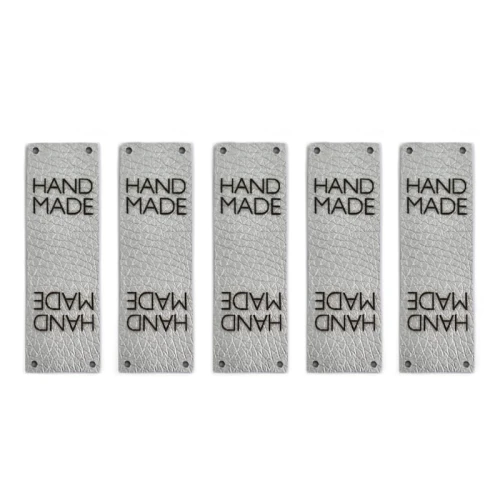 Zestaw metek ekoskóra metalizowana "HAND MADE" / srebrny / 60 x 20 mm / 5 szt.