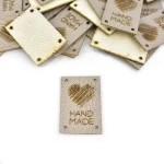 Sada cedulek eko kůže metalizowana "Handmade" srdce / béž / 20 x 30 mm / 5 ks.