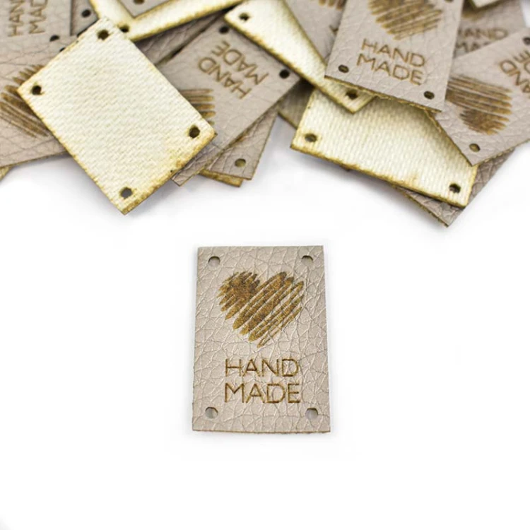 Zestaw metek ekoskóra metalizowana "Handmade" serce / beż / 20 x 30 mm / 5 szt.