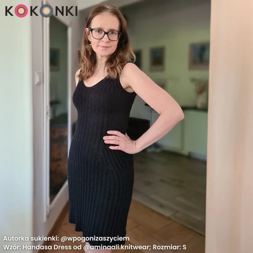 Autorka sukienki: @wpogonizaszyciem Wzór: Handasa Dress od @aminaali.knitwear; Rozmiar: S