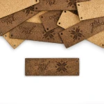 Sada cedulek přírodní kůže premium "Dílo rukou" / haft / hnědá / 60 x 20 mm / 5 ks.