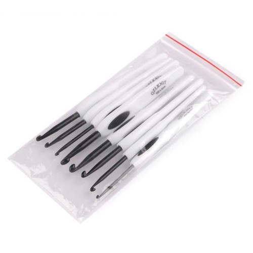 Zestaw szydełek z plastikową rączką / 2,5 - 6 mm / białe / 8 szt