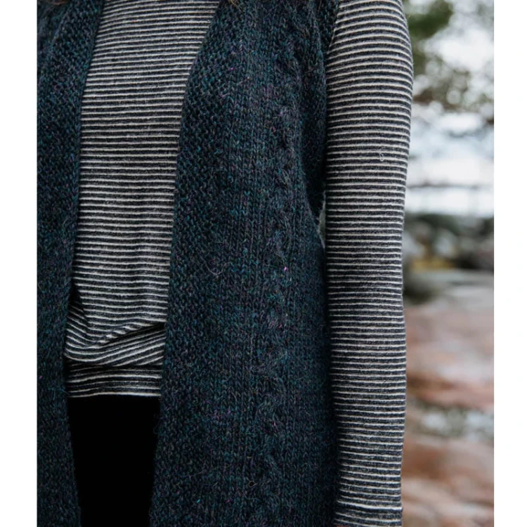 Książka Soothing Stitches Knits for a QuietMind / Laine Publishing - w języku angielskim