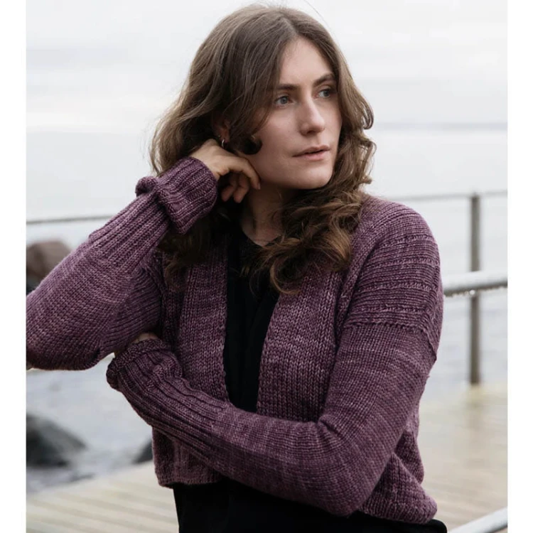 Książka Soothing Stitches Knits for a QuietMind / Laine Publishing - w języku angielskim