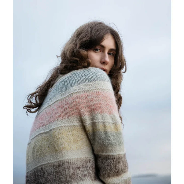 Książka Soothing Stitches Knits for a QuietMind / Laine Publishing - w języku angielskim