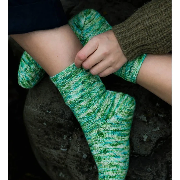 Książka Soothing Stitches Knits for a QuietMind / Laine Publishing - w języku angielskim