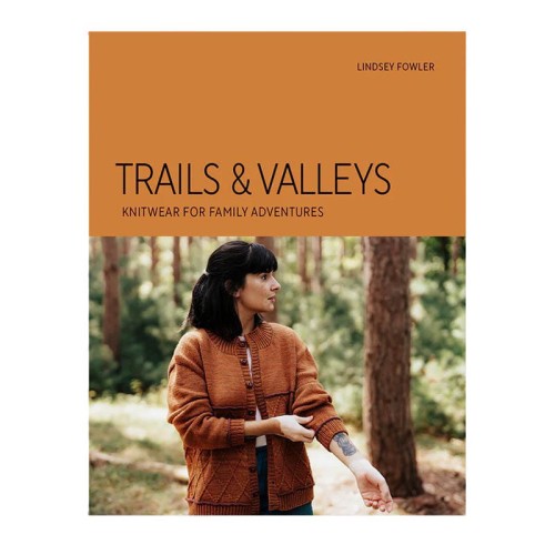 Książka Trails & Valleys Knitwear for family adventures / Laine Publishing - w języku angielskim