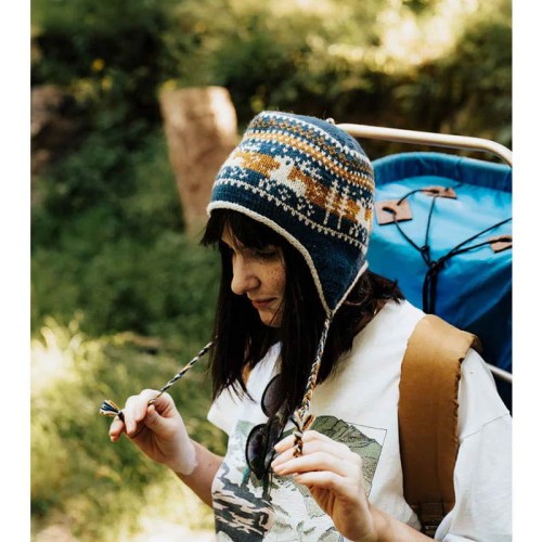 Książka Trails & Valleys Knitwear for family adventures / Laine Publishing - w języku angielskim