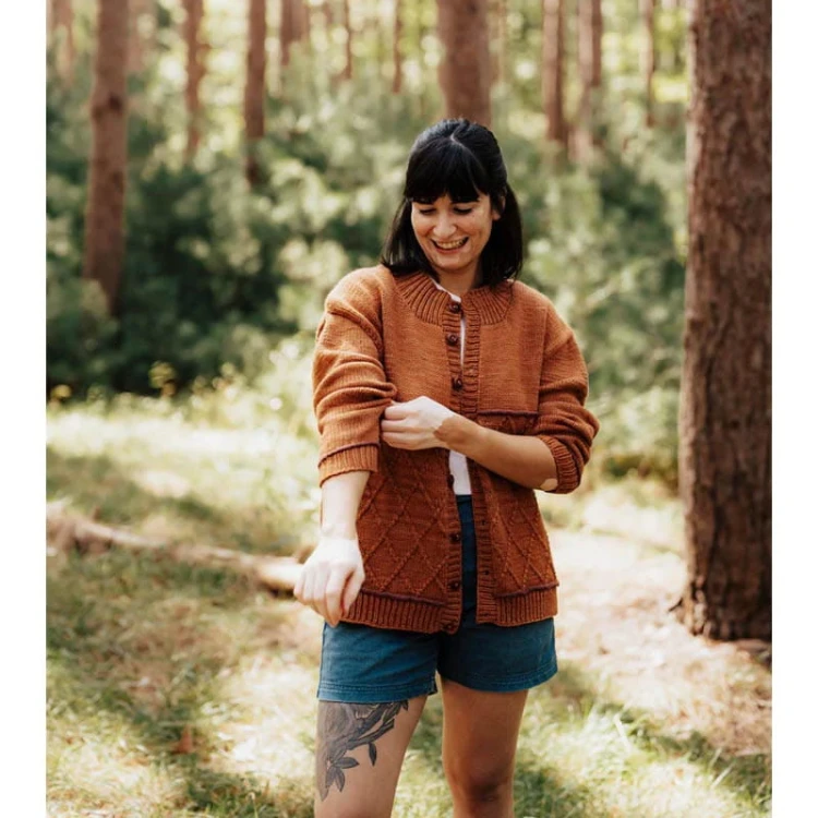 Książka Trails & Valleys Knitwear for family adventures / Laine Publishing - w języku angielskim