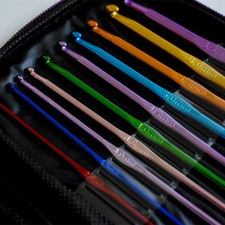 Zestaw szydełek 0.6 - 6.5 mm / etui ekoskóra / 22 szt