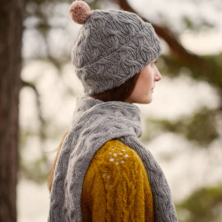 Książka Entwined: Cables, Lace and Knitted Textures - w języku angielskim