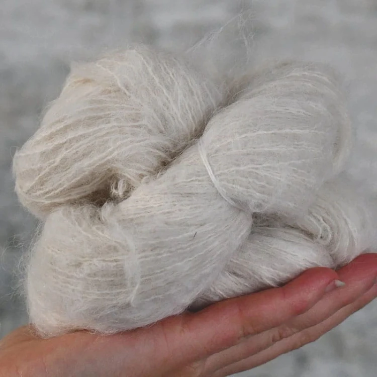 Profesjonalna baza do farbowania Brushed Suri Fluff 50s / 4ply