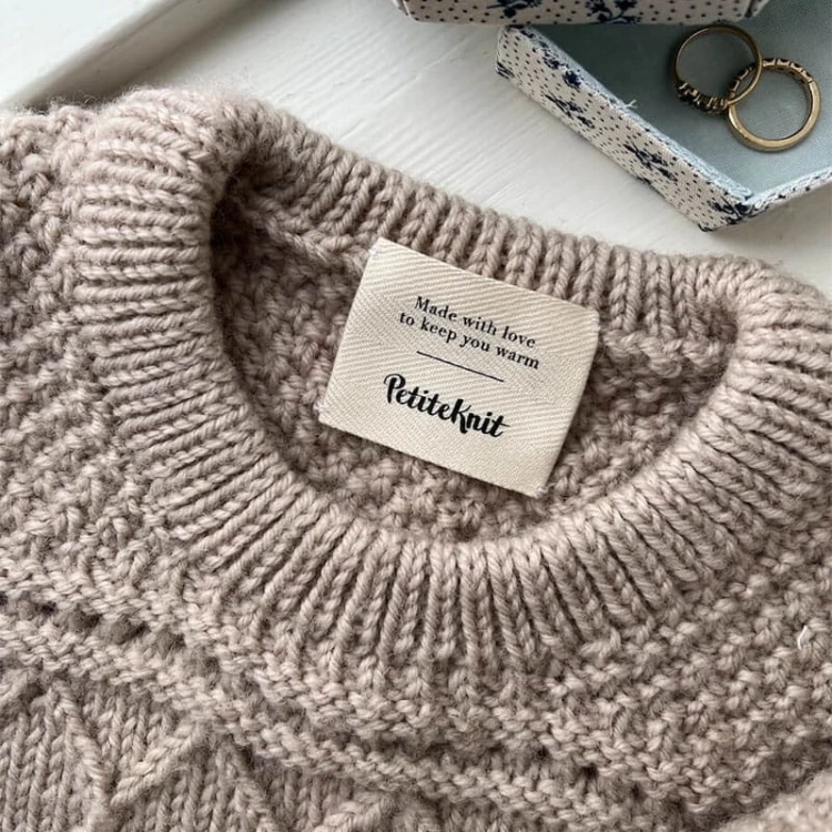Metka tkana PetiteKnit "Made with love to keep you warm" / naturalny / 5 x 4 cm / 1 szt