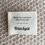 Metka tkana PetiteKnit "Made by someone who loves me" / naturalny /  5 x 4 cm / 1 szt