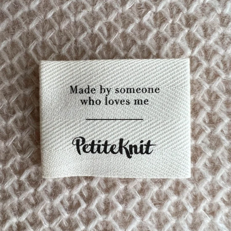 Metka tkana PetiteKnit "Made by someone who loves me" / naturalny /  5 x 4 cm / 1 szt