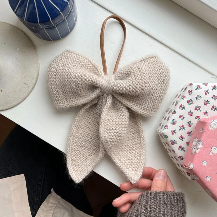 Wzór PetiteKnit / December Bow - w języku angielskim