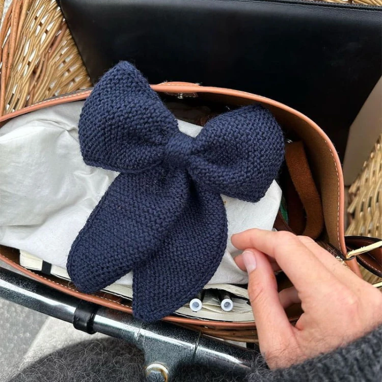 Wzór PetiteKnit / December Bow - w języku angielskim