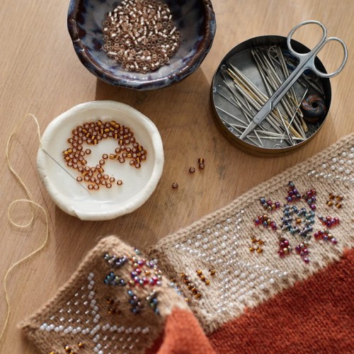 Książka Beaded Colourwork / Laine Publishing - w języku angielskim