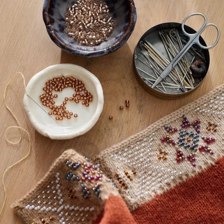 Książka Beaded Colourwork / Laine Publishing - w języku angielskim