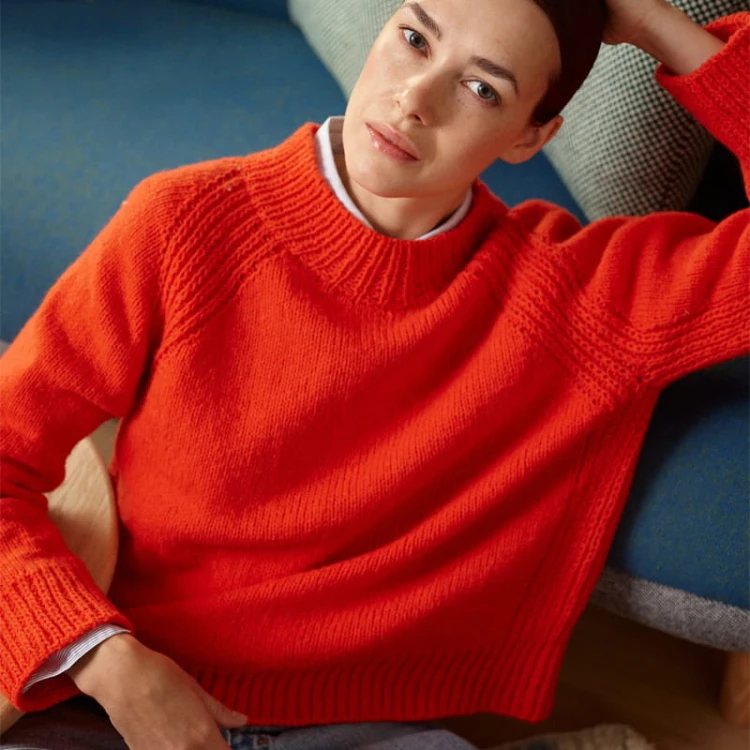 Książka 52 Weeks of Sweaters / Laine Publishing - w języku angielskim
