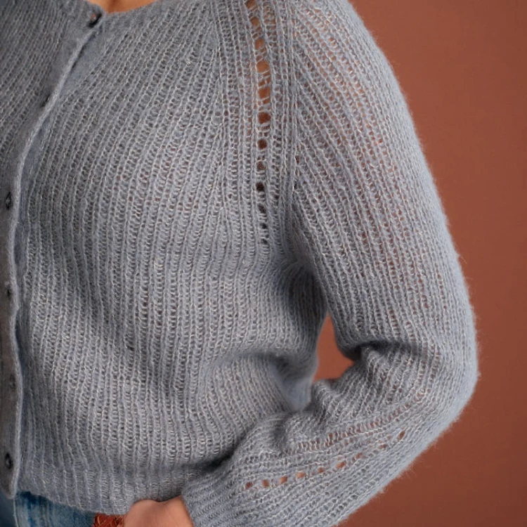 Książka 52 Weeks of Sweaters / Laine Publishing - w języku angielskim