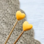 Stopery do drutów Kokonki Accessories / serduszko / żółty / 2 szt