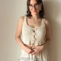 Autorka bluzki: @bibik.knits; wzór "Surya Top" od @mochi.knits