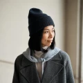 Książka Foundations: 20 Knitted Accessories / Laine Publishing - w języku angielskim