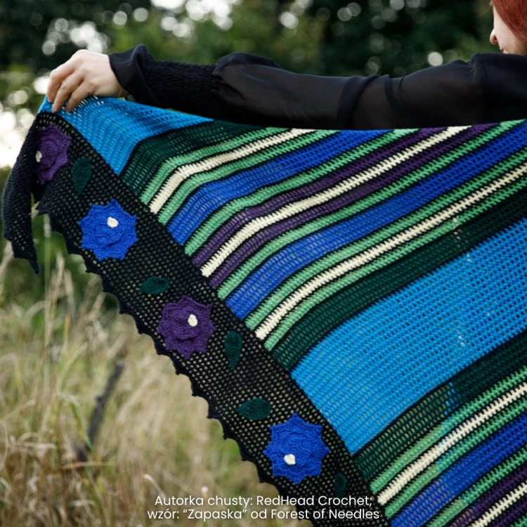 Autorka chusty: RedHead Crochet; wzór: “Zapaska” od Forest of Needles