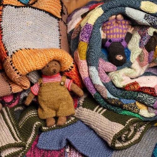 Książka Chez Myrtil: More Seamless Friends To Knit And Love / Laine Publishing - w języku angielskim