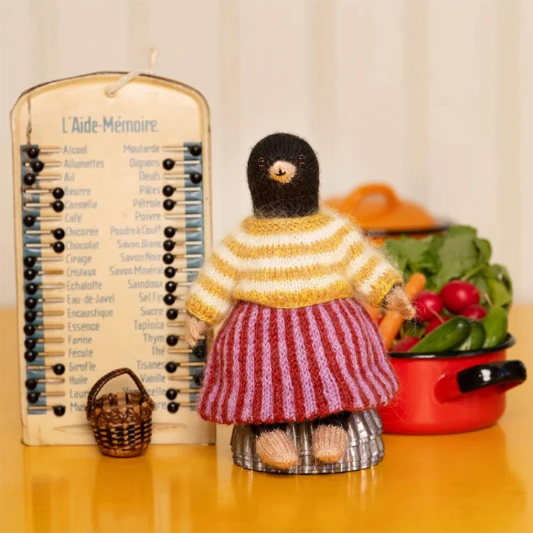 Książka Chez Myrtil: More Seamless Friends To Knit And Love / Laine Publishing - w języku angielskim