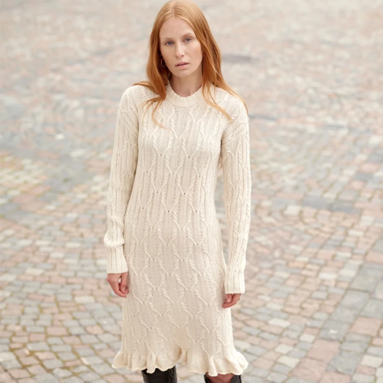 Książka Nordic Chic: Knitting a Modern Wardrobe / Laine Publishing - w języku angielskim